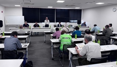 写真：活動開始集会に参加する桜守隊