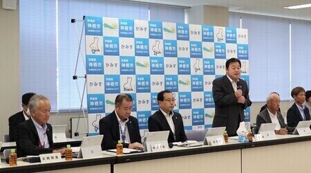 写真：定例記者会見会場の様子