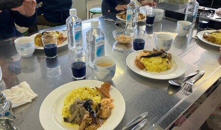写真:お皿にきれいに盛られた異国情緒あふれるスリランカ料理