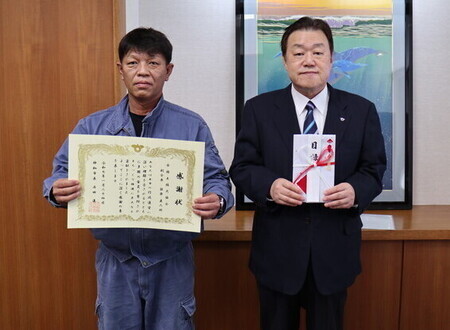 写真：2025年1月24日撮影の寄付者1名と市長