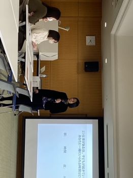 写真：講師への質問をしている参加者