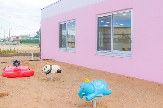 写真:遊具を兼ね備えたきれいな砂場