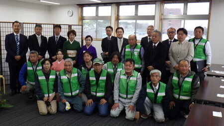 写真:2025年4月13日撮影。参加者皆さんと市長で記念撮影