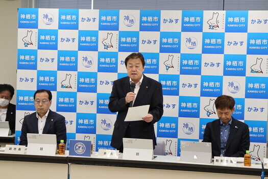 写真：定例記者会見会場の様子
