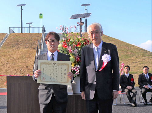写真：鈴木治作株式会社感謝状贈呈式