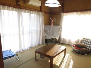 写真：1階西側和室(8畳)に続く西側和室