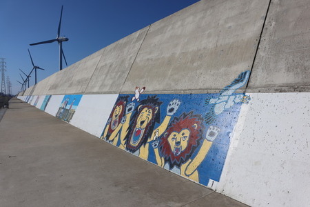 写真：ドラマライオンの隠れ家に登場した1000人画廊の壁画