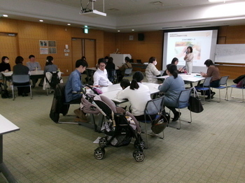 写真:講座を聞いている参加者