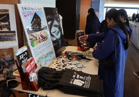 写真：写真のパネルなどが展示された大野旗争奪剣道大会のPRブース