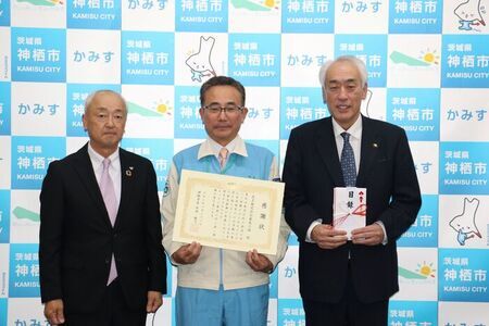 写真：2026年1月26日撮影。市長、教育長と訪問者1名。