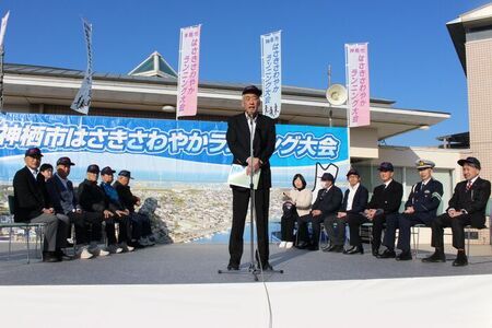 写真：2026年2月22日撮影。開会の挨拶をする市長。