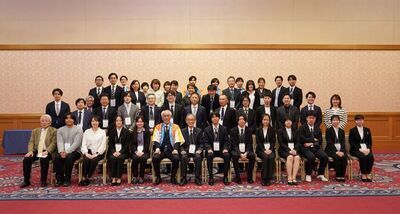 写真:木内市長と交流会参加者の皆さんで記念撮影