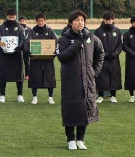 写真：選手を代表して今シーズンの意気込みを語る選手