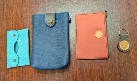 写真：前期制作予定の作品の例。ポケットティッシュカバー、キーホルダー、ポーチ、スマホサコッシュ