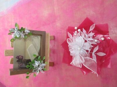 写真：ディップフラワーで飾り付けられた作品