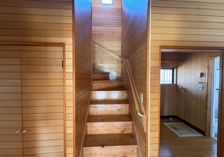 写真：手すりのある階段