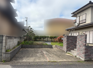 写真：車2台が駐車可能な駐車場スペース