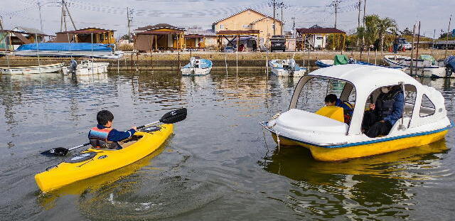 写真：カヤックやスワンボートの乗船体験