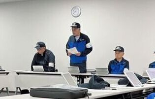 写真：災害対策本部会議訓練で指揮を執る市長