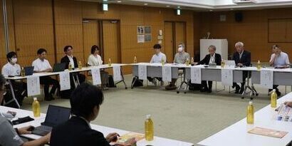 写真：きらっせプロジェクトの成果報告や今後の方針について話し合う市長と若手医師のみなさん